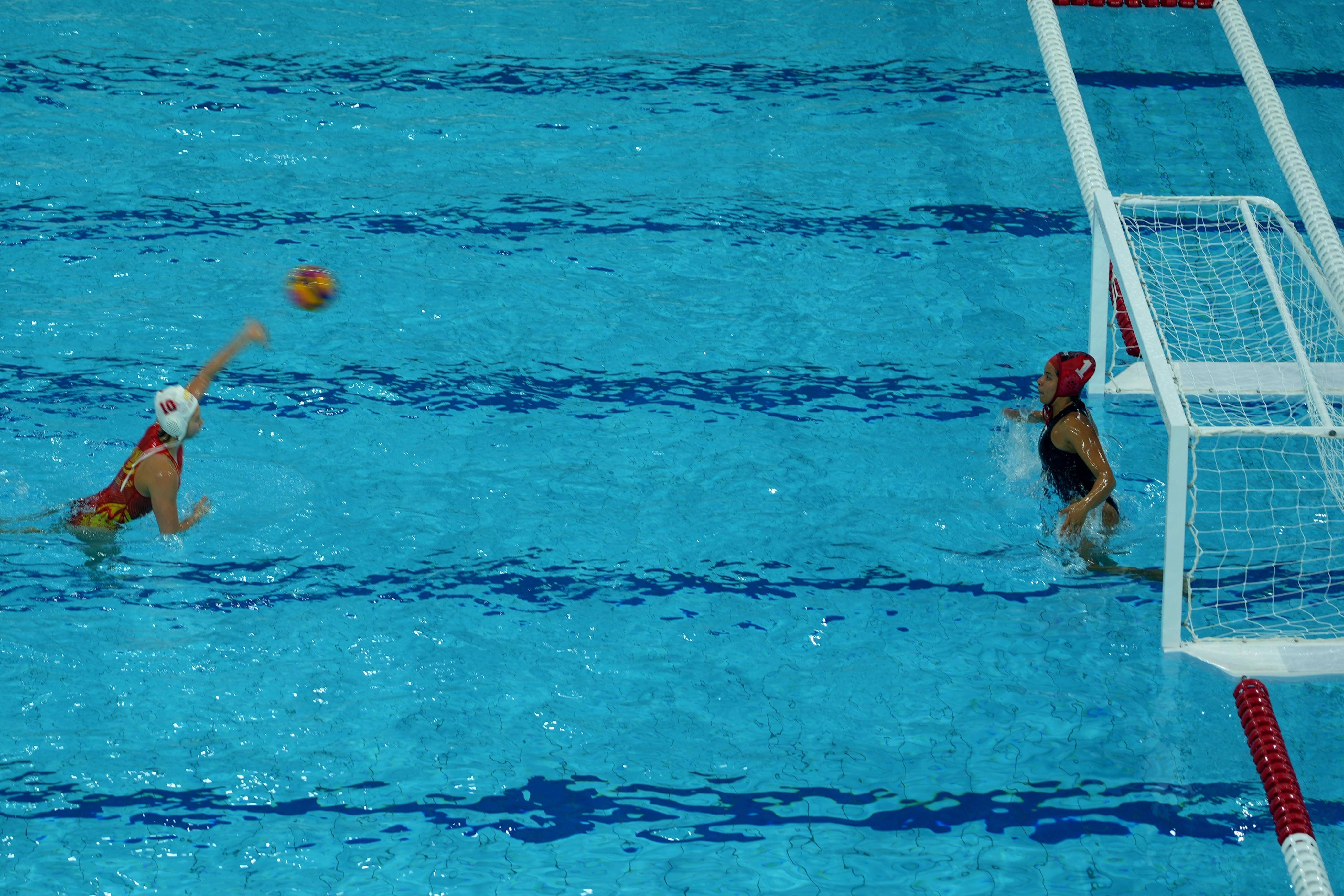 阿根廷选手勇夺水球比赛冠军 阿根廷选手勇夺水球比赛冠军