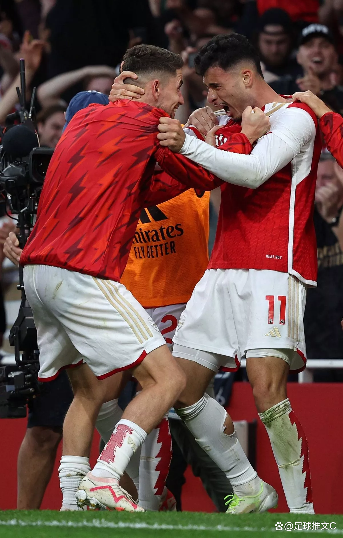 阿森纳客场取胜，继续保持不败战绩