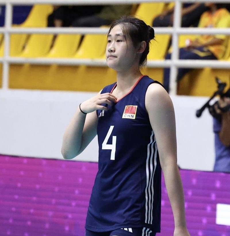 本土女足名将斩获赛季MVP,成为焦点人物 本土女足名将斩获赛季MVP,成为焦点人物