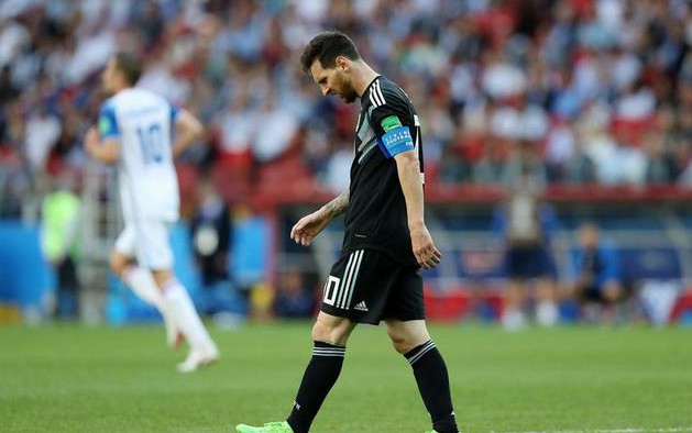 南美球队挥汗如雨，为胜利全力奋斗