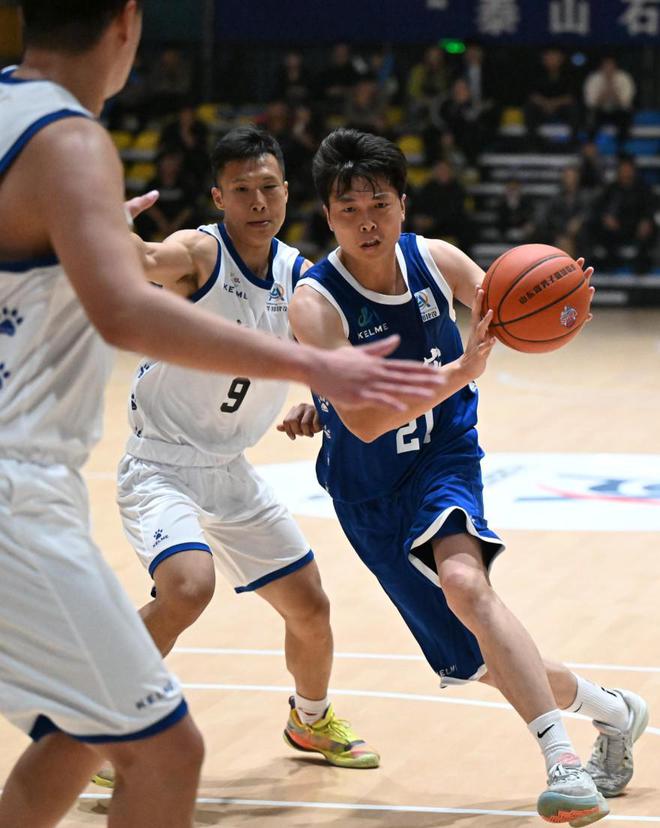 顶级篮球职业联赛再度上演精彩对决，观赏性极佳