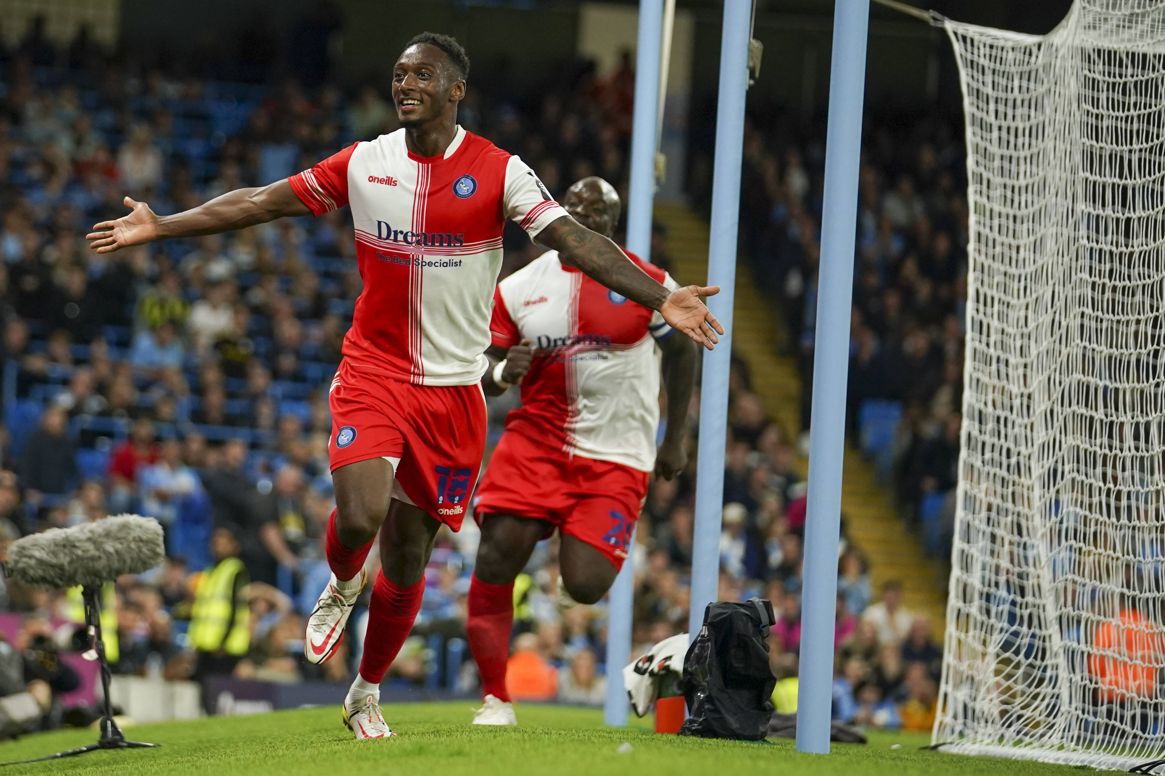 星空体育-法兰克福球队在主场取得胜利，打破僵局