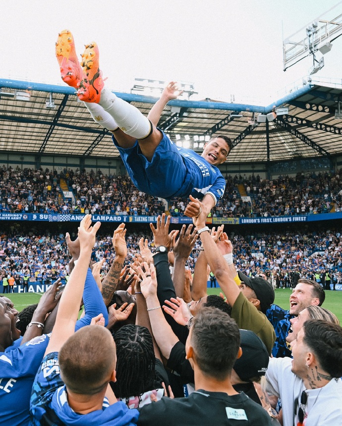 切尔西完胜强敌，展现出色技术，赛季表现引人注目