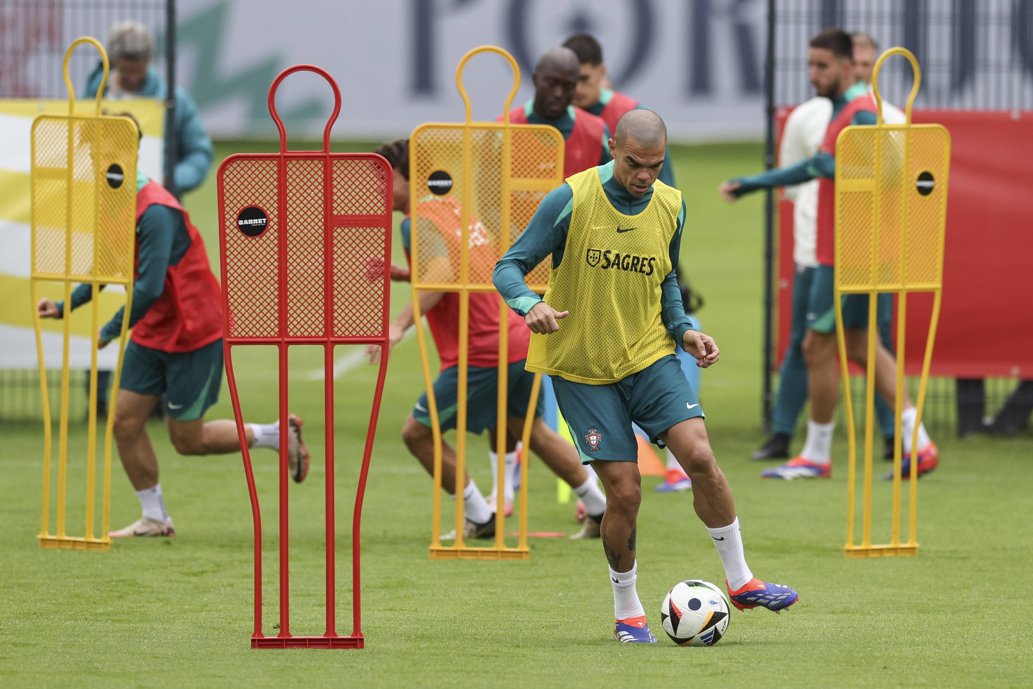 葡萄牙击败瑞典队，晋级欧国联附加赛