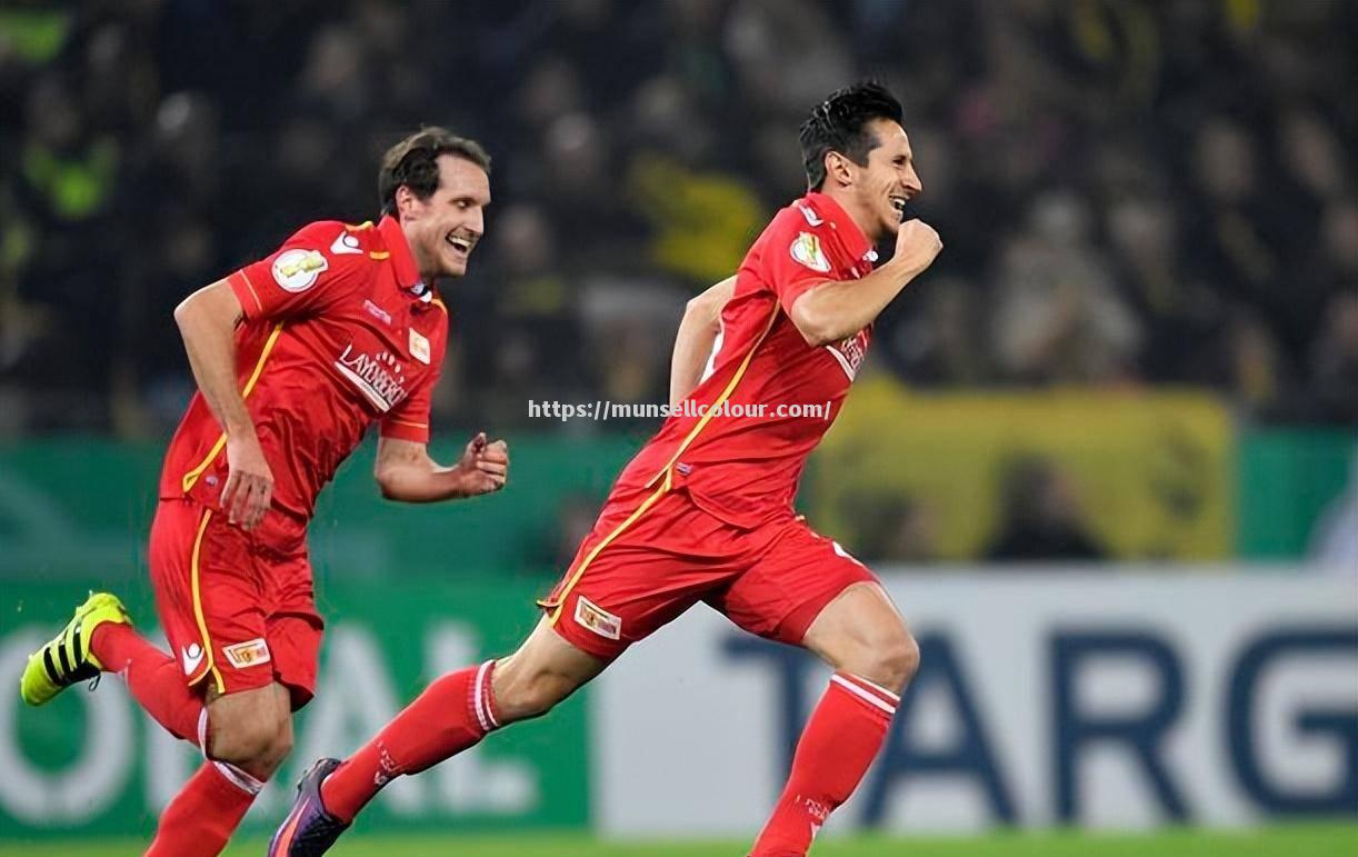 沙尔克主场失利，持续低迷需警惕