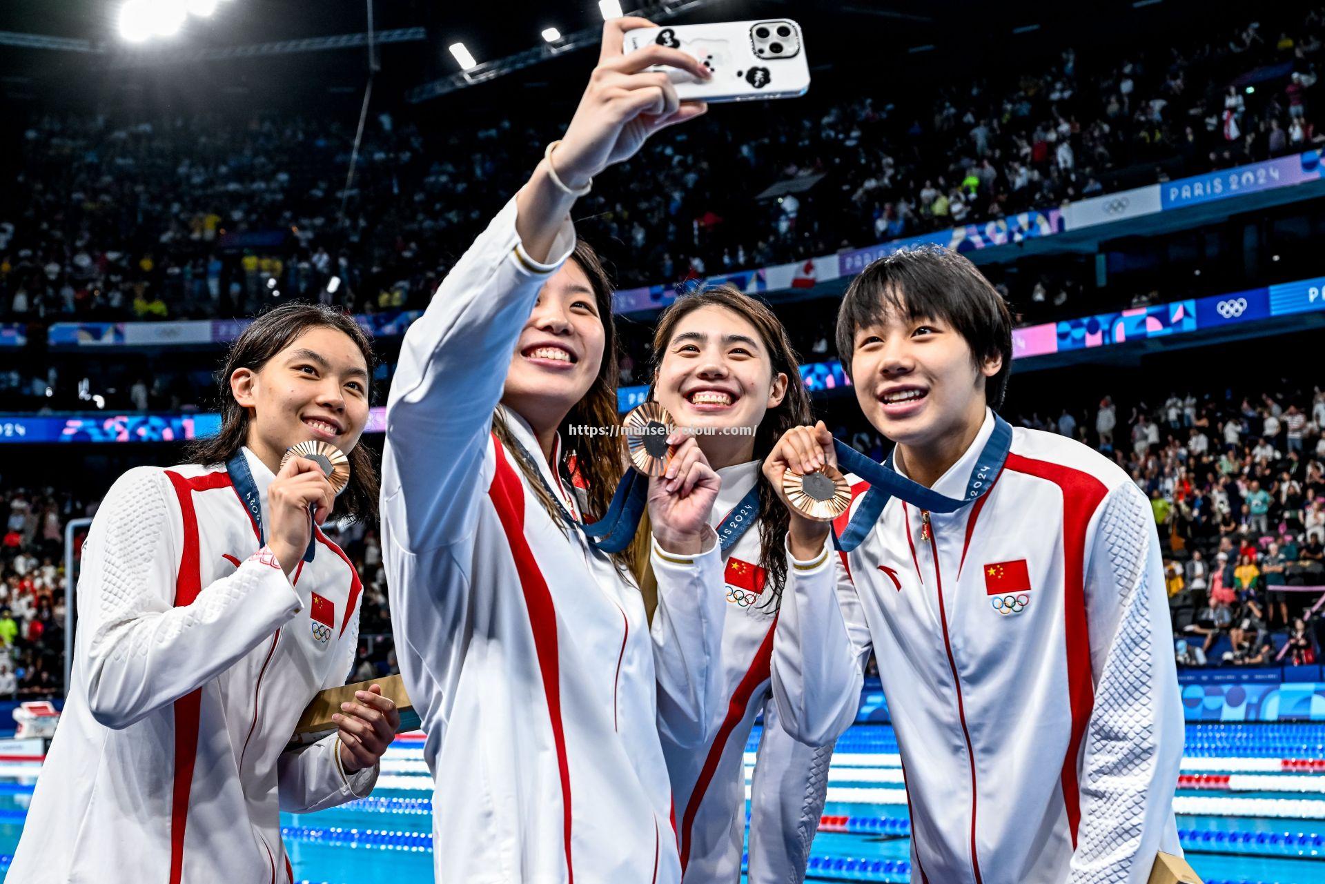 亚洲代表队斩获铜牌，庆祝喜悦