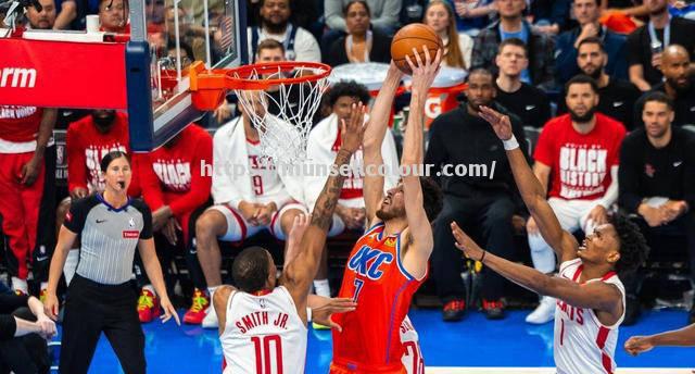 火箭队在对阵雷霆队的比赛中以微弱优势获胜