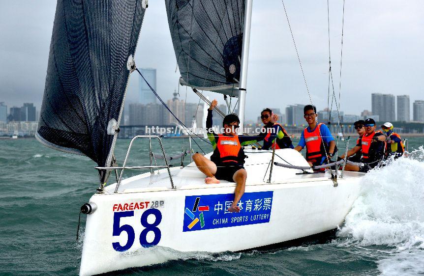 立陶宛队奋勇搏击，争取一线晋级