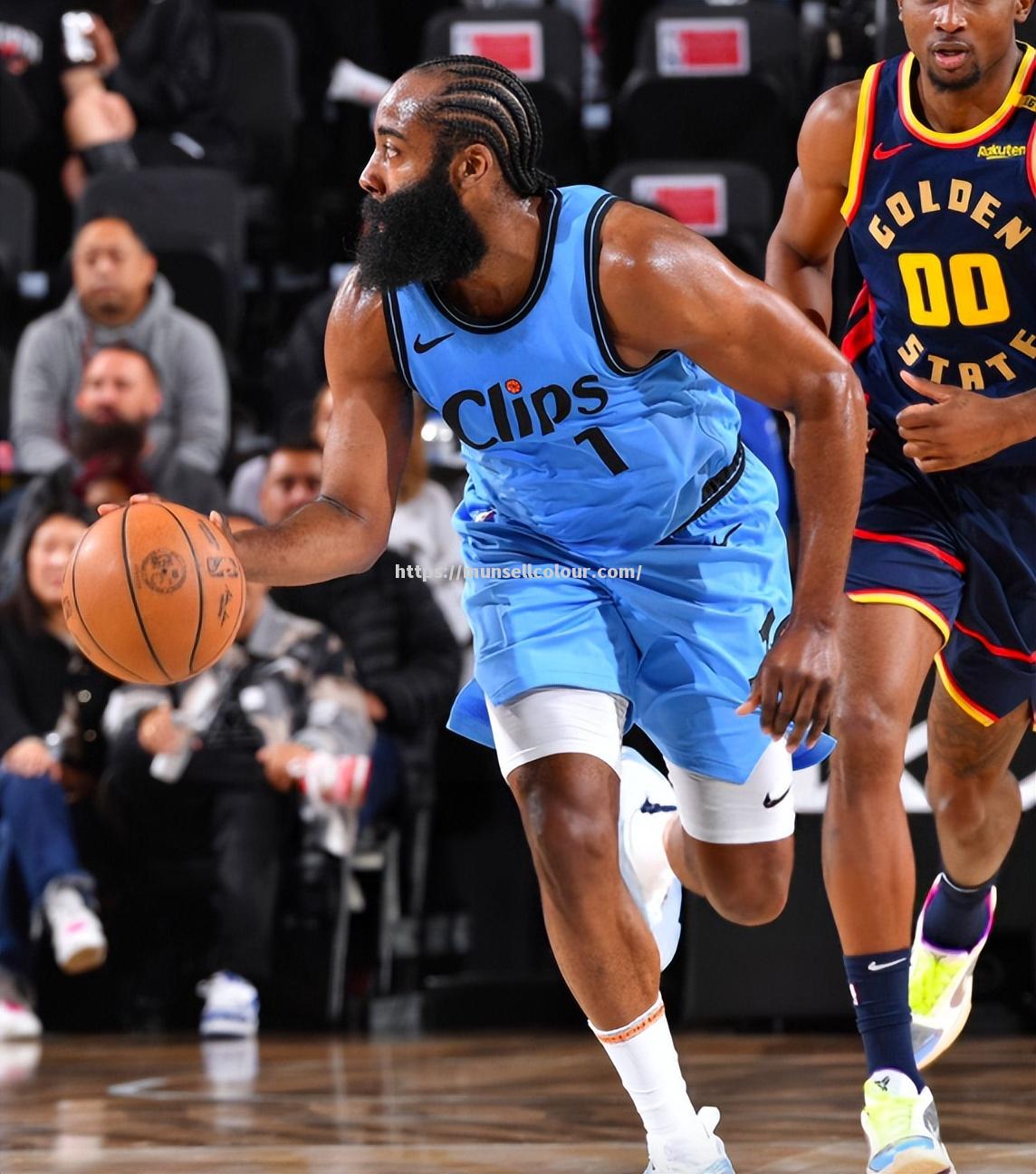 湖人主场惜败勇士,哈登表现抢眼 湖人主场惜败勇士,哈登表现抢眼