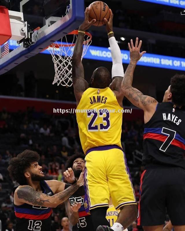 湖人主场惜败勇士,哈登表现抢眼 湖人主场惜败勇士,哈登表现抢眼