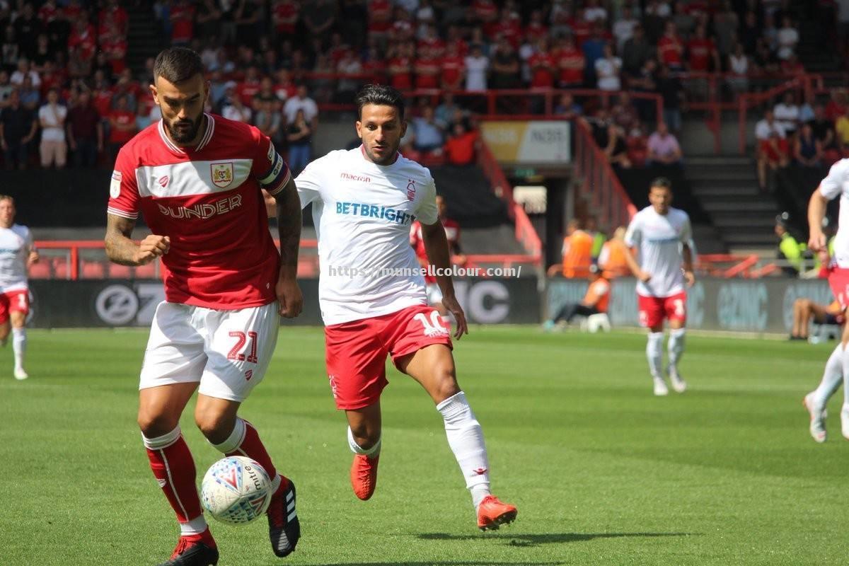 星空体育-利兹联客场大胜，升级赛冲冠形势大好