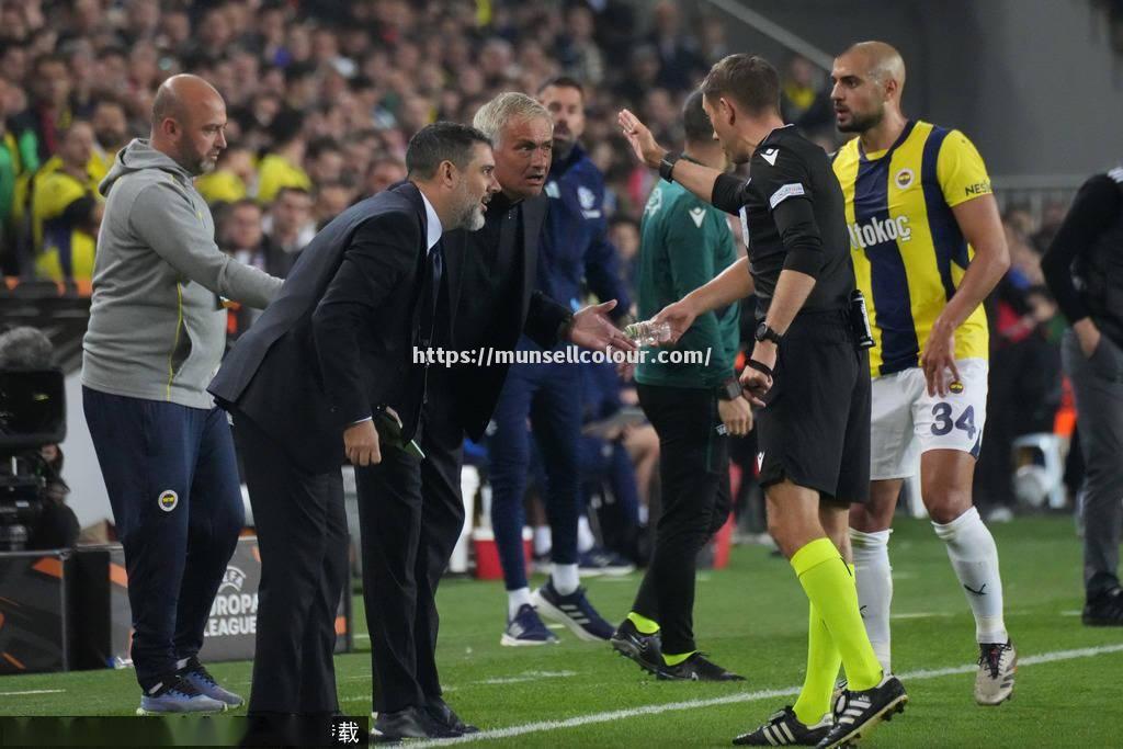 曼联客场惨败：穆里尼奥遭遇执教生涯最糟糕状态